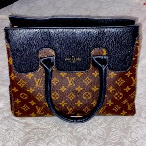 💕BEAUTIFUL LOUIS VUITTON PURSE💕